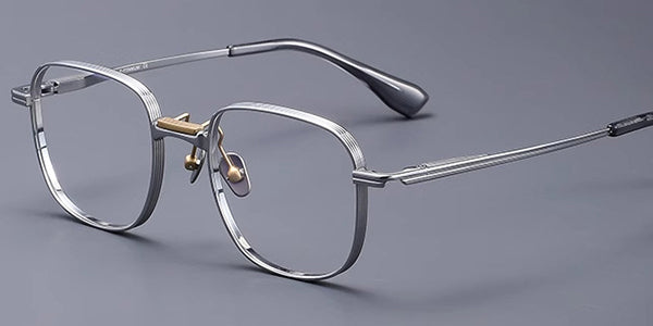 Choosing the Right Lens Refractive Index and Frames for High Myopia